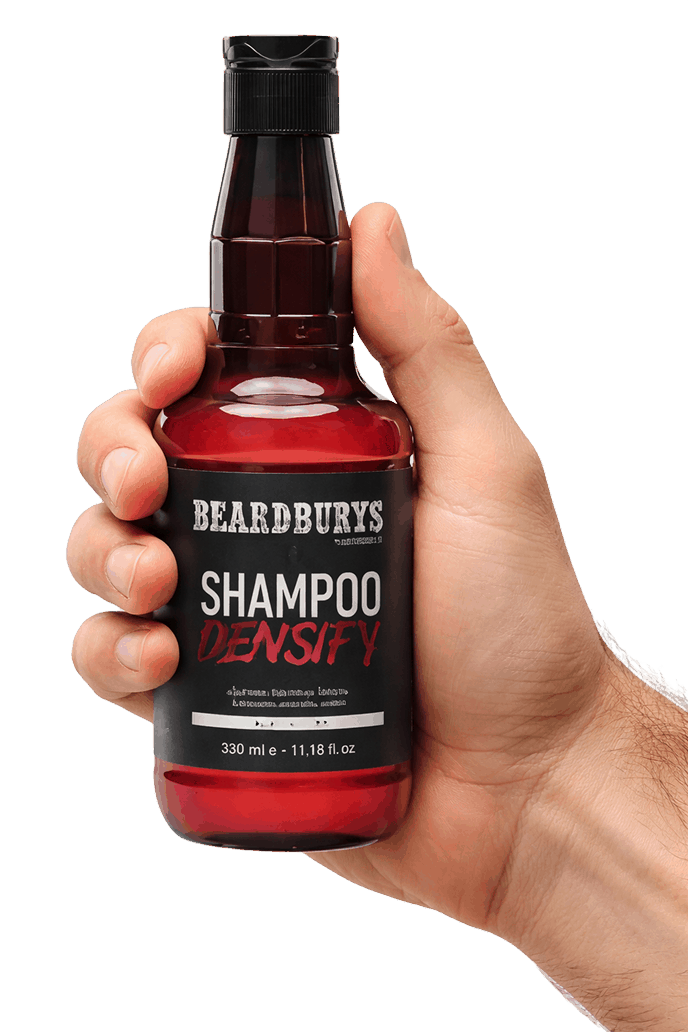 Botella de shampoo Beardburys en mano